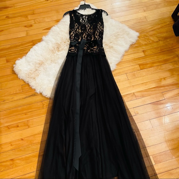 NEW Stunning Black Lace Dress - Picture 7 of 15